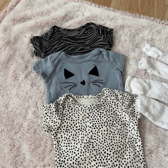 Bundle of 7 piece Baby Girl 0-3 months Bodysuits 4 White 3 Animal Print - Picture 3 of 5